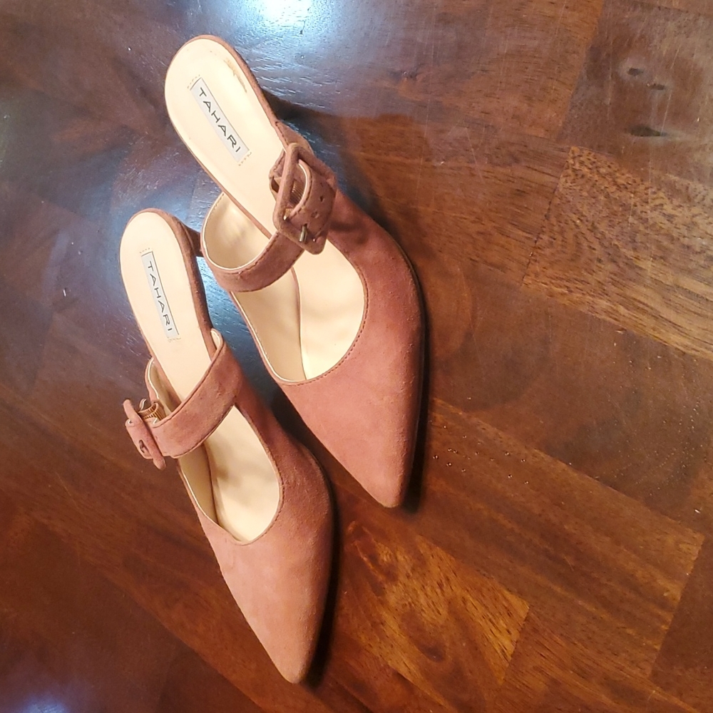 GUC Tahari Kitten Heels